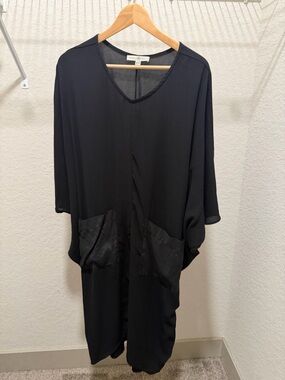Black V-Neck Pocket Dress